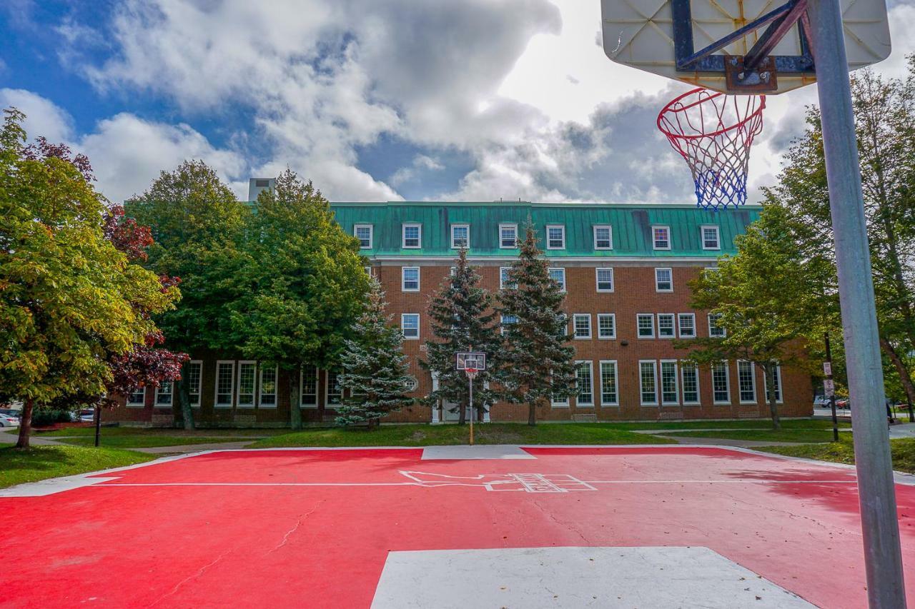 Memorial University Сент-Джонс Экстерьер фото